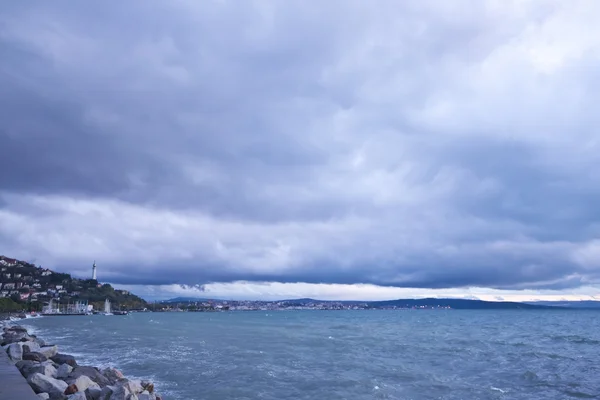 Zachód słońca nad morzem, burza seascape — Zdjęcie stockowe