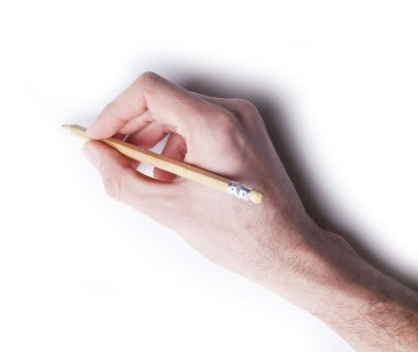 erkeğin el pancil yazma boş beyaz kağıt üzerinde tutarak