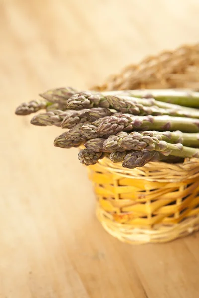 Bunch of fresh green asparagus on wooden background — Stock Photo, Image