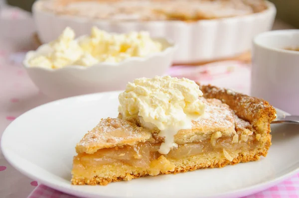 Apple pie and whipped cream — Stock Photo, Image
