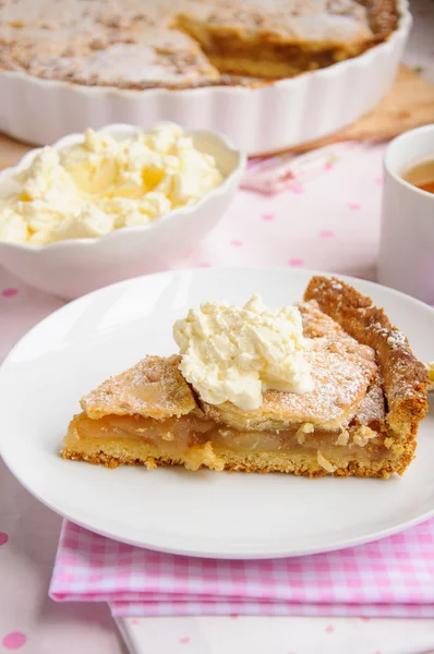 Apple pie and whipped cream — Stock Photo, Image