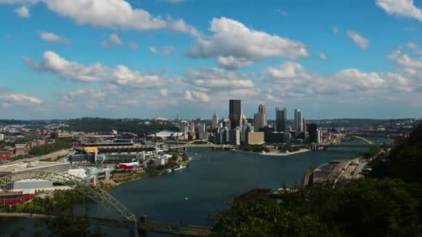 Zeitraffer der Skyline von Pittsburgh — Stockvideo