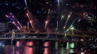 pittsburgh üzerinde havai fişek patlayabilir