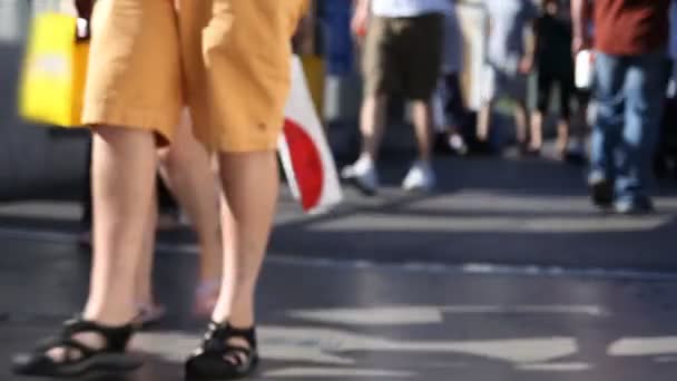 Caminar en el Strip en Las Vegas, Nevada . — Vídeo de stock