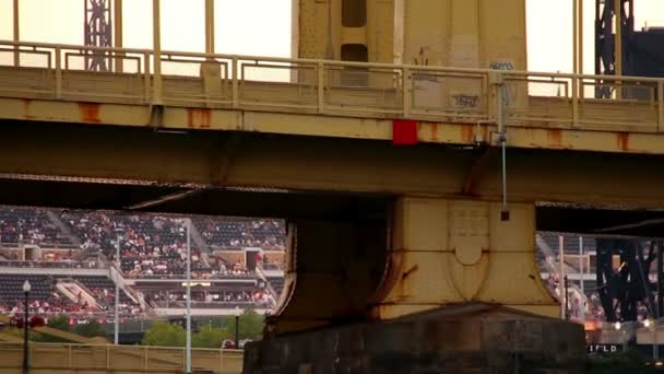 Ventilators bij een honkbalwedstrijd van pittsburgh pirates pnc Park. — Stockvideo