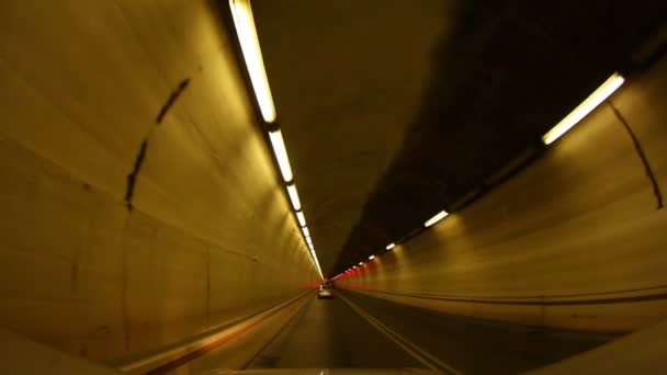 Conduire dans les tunnels Liberty à Pittsburgh, PA .