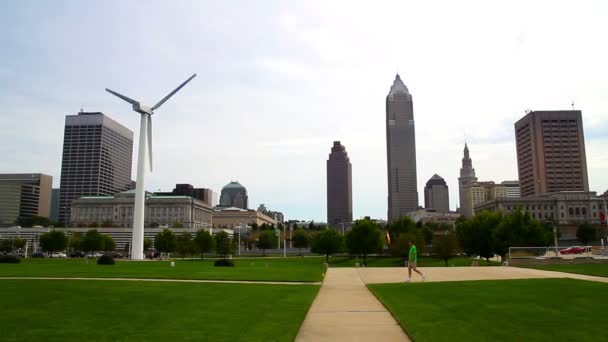 The skyline of Cleveland, Ohio as seen from the shore of Lake Erie. — Stock Video