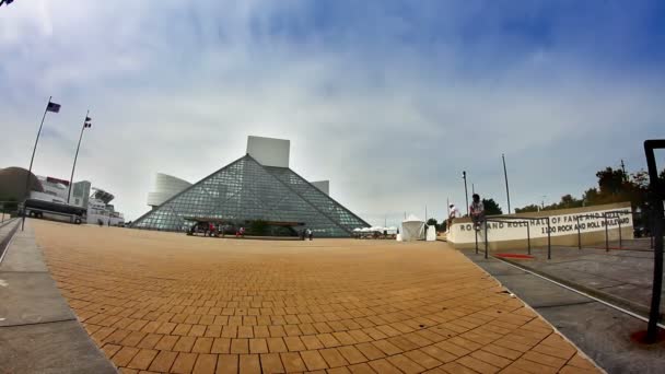 Tourists visit the Rock and Roll Hall of Fame — Stock Video