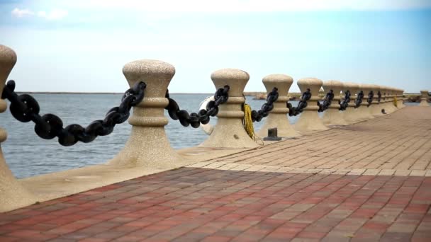 Chains on the pier in Voinovich Park — Stock Video
