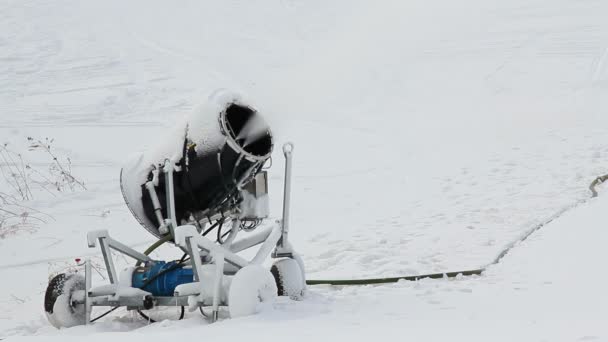 Машина для изготовления снега. — стоковое видео
