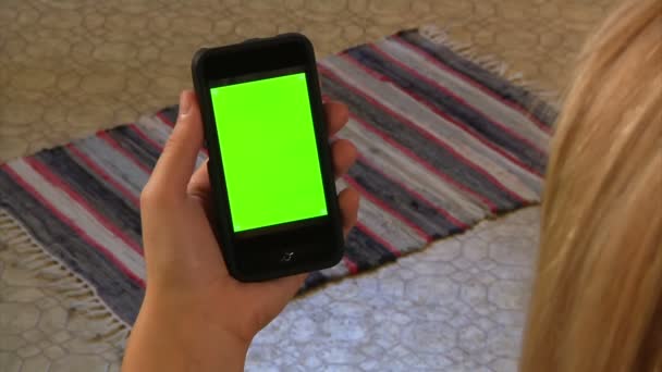 Houdt een verplaatsbaar smartphone. — Stockvideo