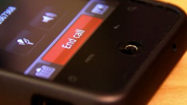 bir akıllı telefon arama sona.