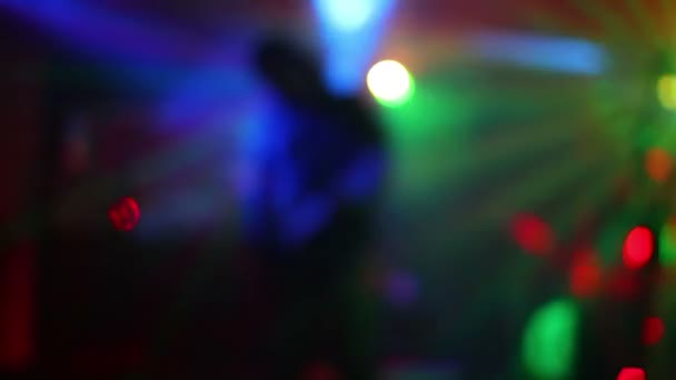 Färgglada, abstrakt lampor på en konsert. — Stockvideo