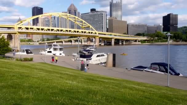 Zeitraffer der Skyline von Pittsburgh — Stockvideo