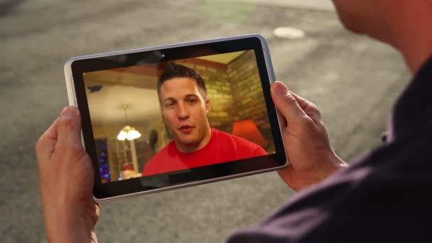 Chat por vídeo no iPad — Vídeo de Stock