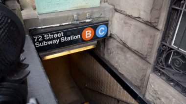 Metro İstasyonu'na girme