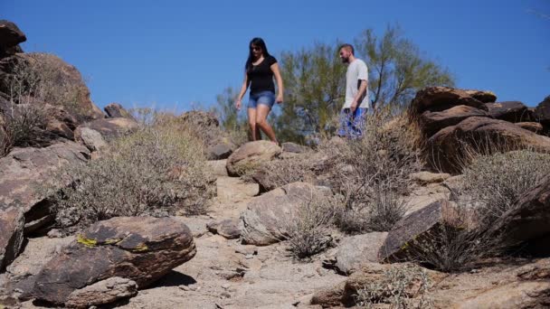 Caminantes del desierto — Vídeos de Stock