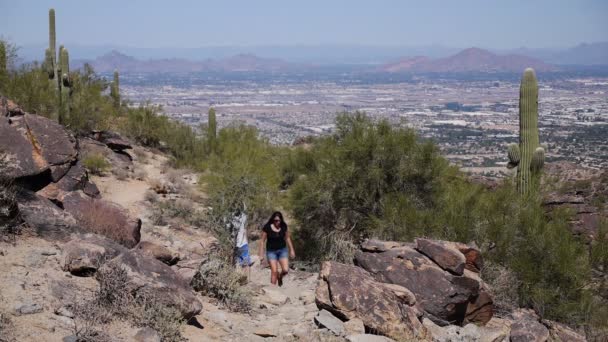 Caminantes del desierto — Vídeos de Stock