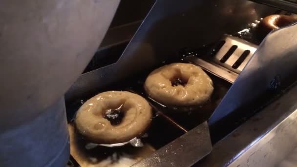 Donut maken machine — Stockvideo