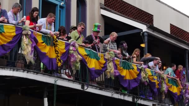 Bourbon Street Balcón — Vídeo de stock