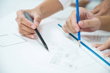 Mimari proje tasarımı üzerine mimari çizimin kapanışı Planlama Planlama Konsepti üzerine çalışıyor.