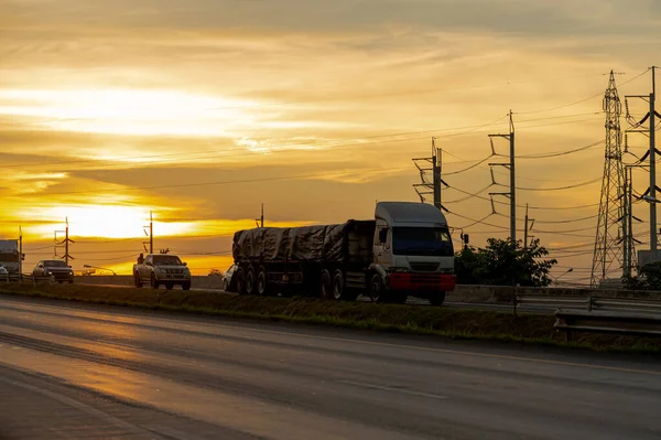 Camion Avec Cargo Conduite Sur Autoroute Transport Routier Coucher Soleil — Photo