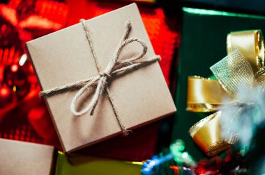 Noel ve Yeni Yıl için hediye kutusu