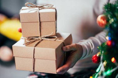 Noel ve Yeni Yıl için hediye kutusu