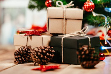 Noel ve Yeni Yıl için hediye kutusu