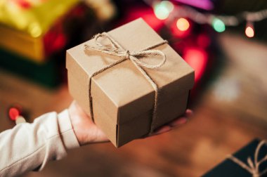 Noel ve Yeni Yıl için hediye kutusu