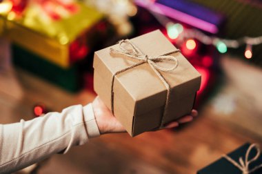 Noel ve Yeni Yıl için hediye kutusu