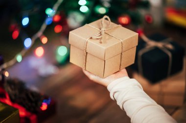 Noel ve Yeni Yıl için hediye kutusu