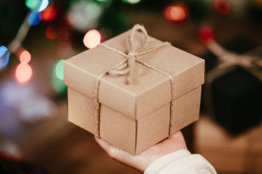 Noel ve Yeni Yıl için hediye kutusu