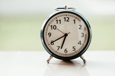 Arka plan için kopya özellikleri olan geri alarm saati