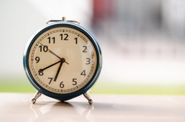 Arka plan için kopya özellikleri olan geri alarm saati