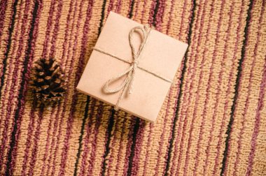 Noel ve Yeni Yıl için hediye kutusu