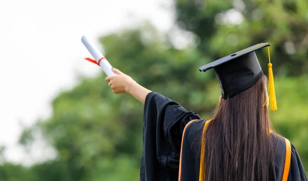 Graduation Cap Gold Tassel Holding Diploma Success Graduates University Concept — ストック写真