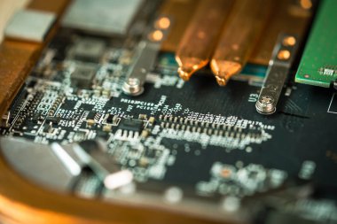 Kırık dizüstü bilgisayar onarımını kapat