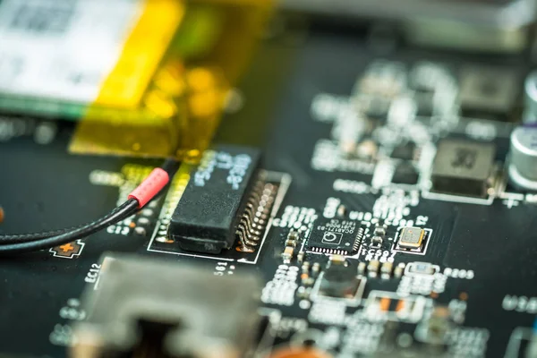 Kırık dizüstü bilgisayar onarımını kapat