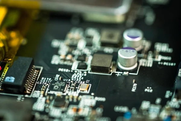 Kırık dizüstü bilgisayar onarımını kapat