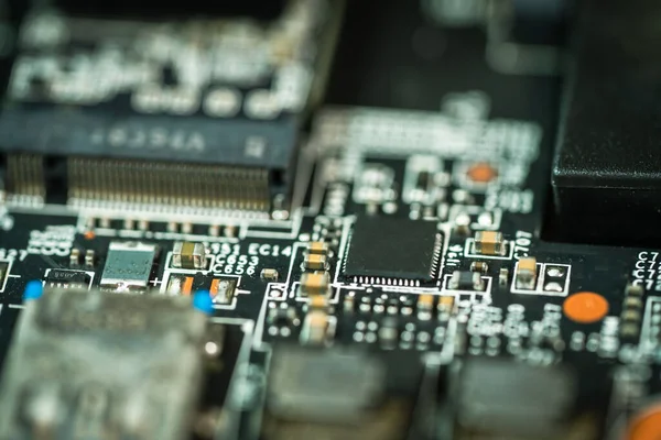 Kırık dizüstü bilgisayar onarımını kapat