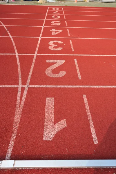 Kimse antrenman için atlet pistini ya da çalışan ray geçmişini boşaltmasın