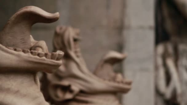 Gargoyle staty — Stockvideo