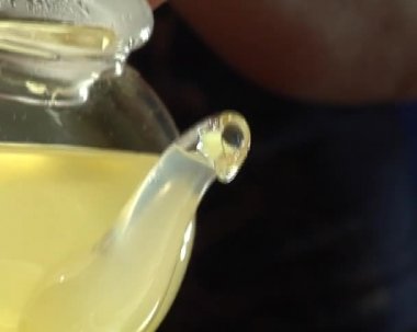 zencefil çayı ile çaydanlık