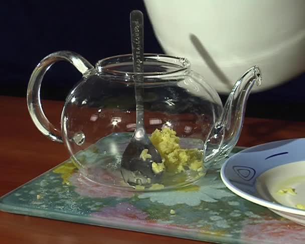 Théière au thé au gingembre 