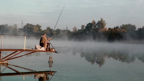 早上钓鱼 — 图库视频影像