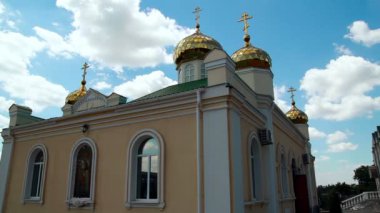 Ortodoks kilisesinin altın kubbeleri