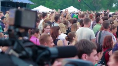 BI-2 rock festivalinde en iyi şehir canlı performans. Panorama