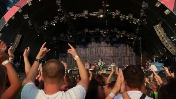 Ukraiński folk-rock zespołu vopli vidopliassova występ na festiwalu rock najlepsze miasto — Wideo stockowe