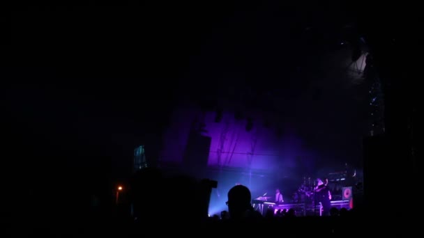 Fa male esibirsi dal vivo al festival rock The Best City — Video Stock